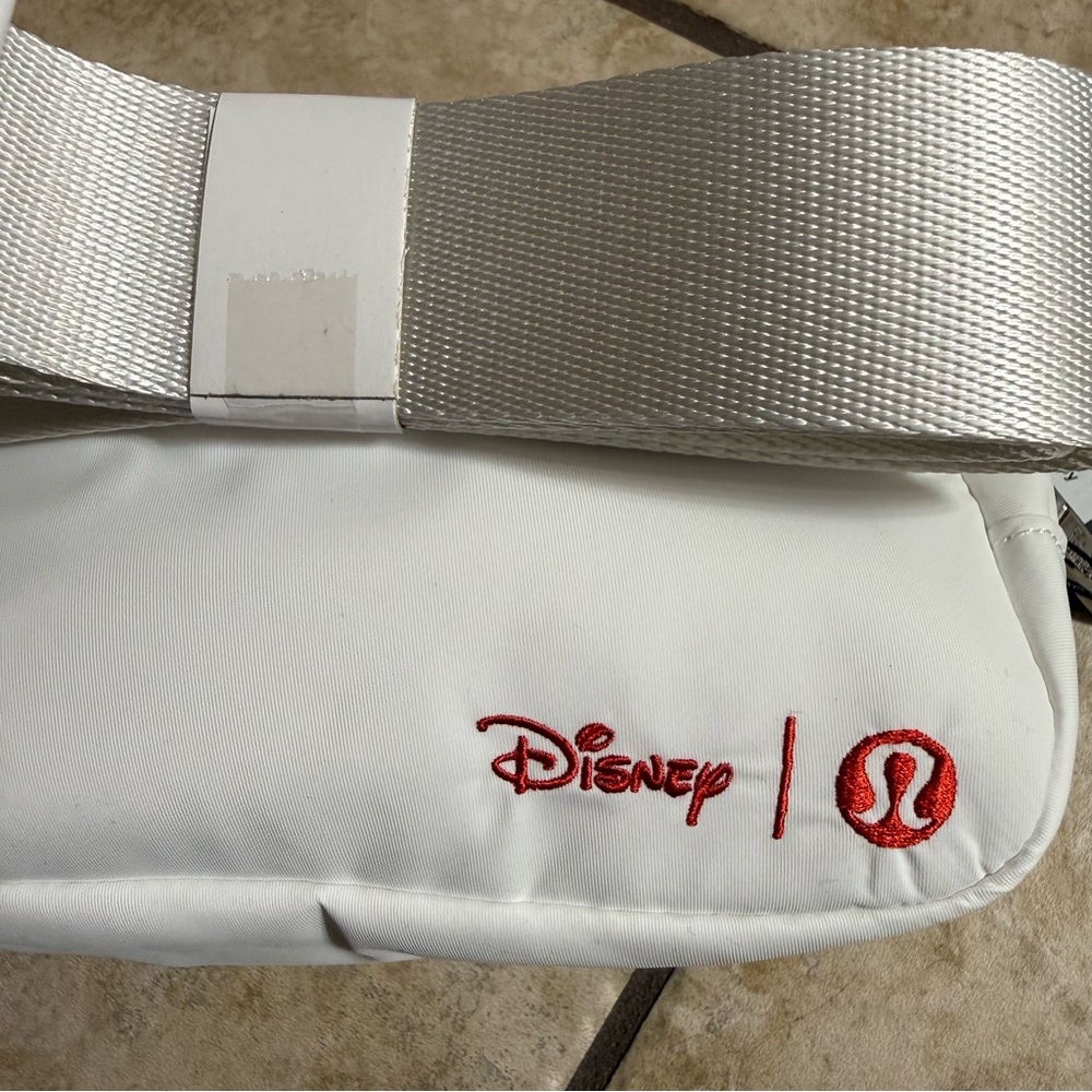 Disney x lululemon LIMITED EDITION White Mickey Everywhere Belt Bag - Picture 2 of 12